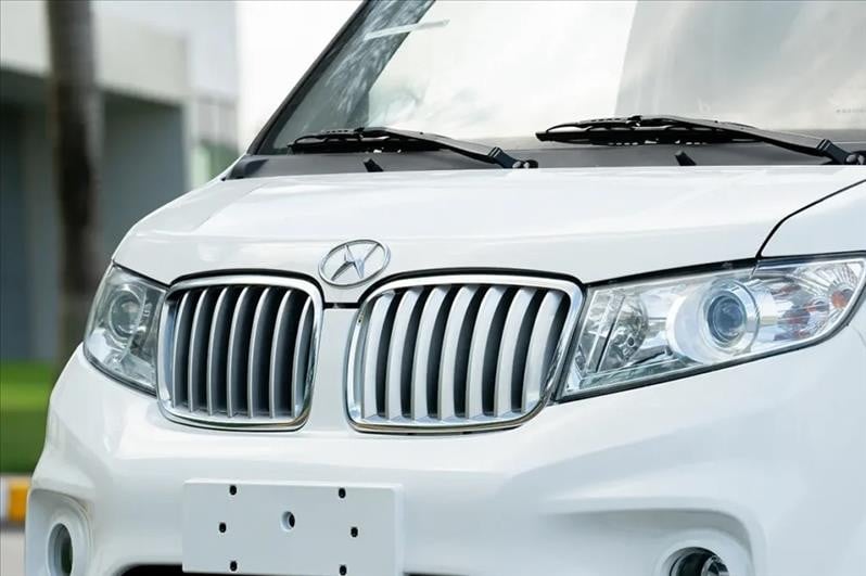Detalhe frontal do TLUX Mini Truck